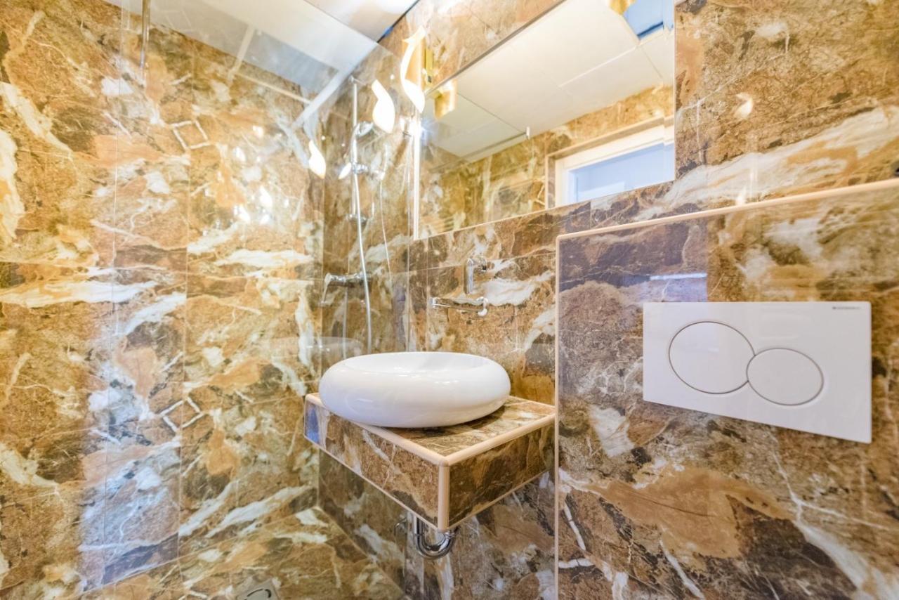 Enzo Capo Jacuzzi Andrassy Lejlighed Budapest Eksteriør billede