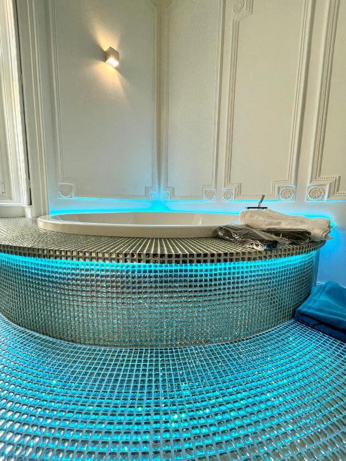 Enzo Capo Jacuzzi Andrassy Lejlighed Budapest Eksteriør billede