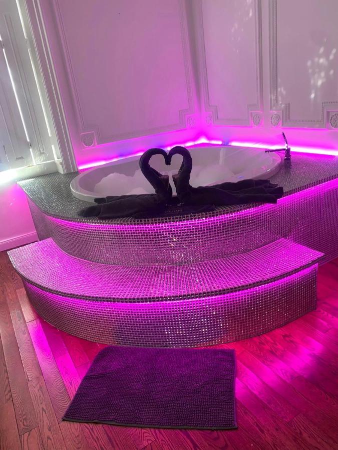 Enzo Capo Jacuzzi Andrassy Lejlighed Budapest Eksteriør billede